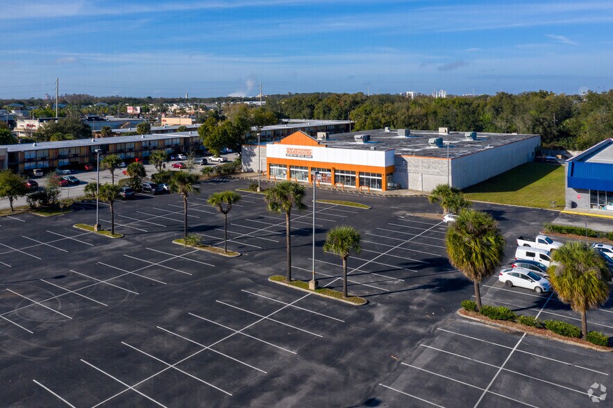 More Photos Of 7802 S Orange Blossom Trl, Orlando General Retail For Lease