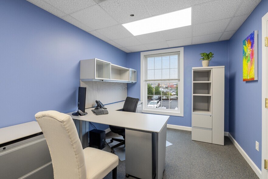 More Photos Of 10 Cedar St, Woburn Office For Sale