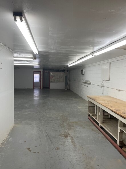More Photos Of 2510 Mitchell St, Knoxville Light Manufacturing For Lease