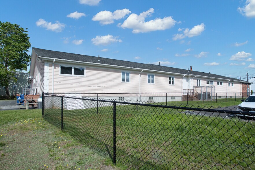 More Photos Of 92 Grape St, New Bedford Medical For Sale