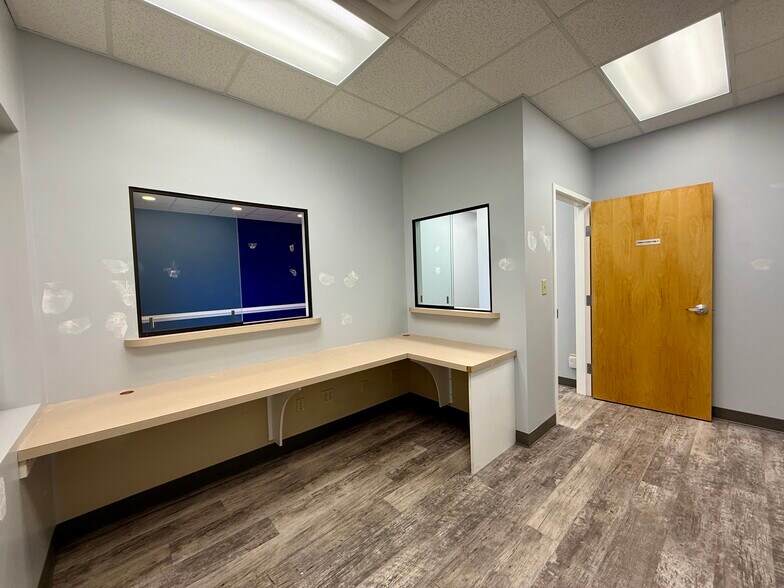 More Photos Of 2140 W Arlington Blvd, Greenville Medical For Lease