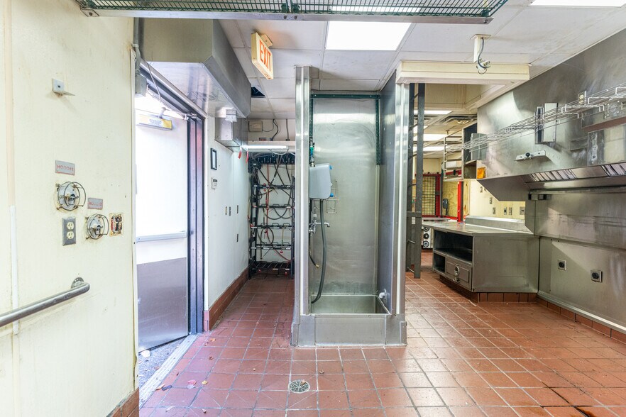 More Photos Of 2901 Candlers Mountain Rd, Lynchburg Fast Food For Sale