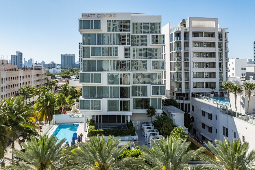 More Photos Of 1600 Collins Ave, Miami Beach Hotel For Lease