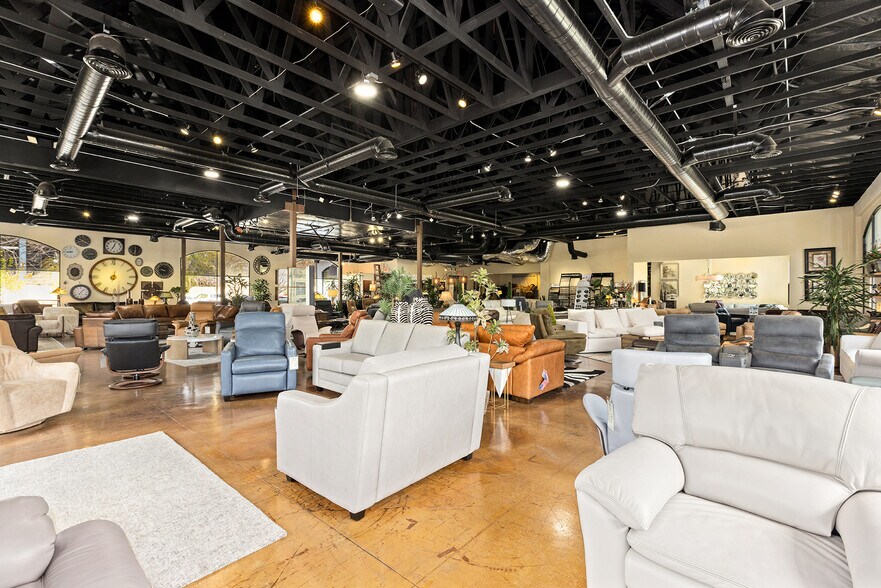 More Photos Of 28811 Canwood St, Agoura Hills Storefront Retail Office For Lease