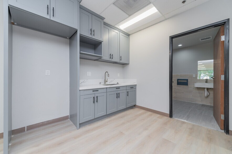 More Photos Of 9341 Irvine Blvd, Irvine Light Distribution For Lease