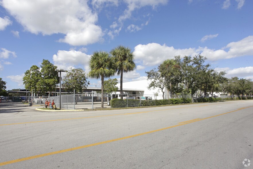 More Photos Of 2121 NW 15th Ave, Pompano Beach Warehouse For Lease