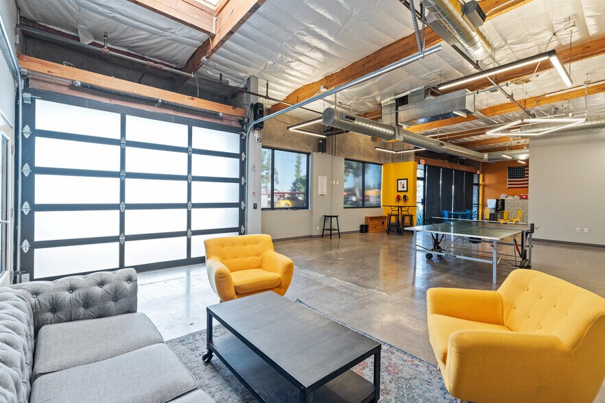 More Photos Of 2410 W Royal Palm Rd, Phoenix Light Manufacturing For Sale