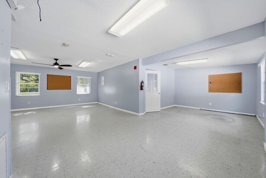 More Photos Of 2886 Whitney Rd, Clearwater Storefront Retail Residential For Sale