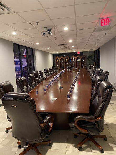 More Photos Of 2200-2202 E Randol Mill Rd, Arlington Warehouse For Lease