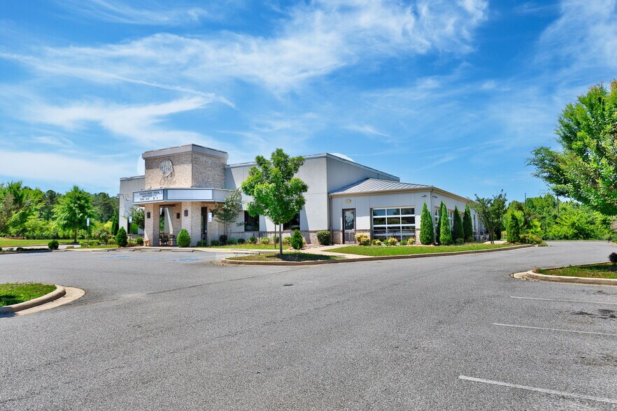 Primary Photo Of 3040 Capps Way, Opelika Restaurant For Sale