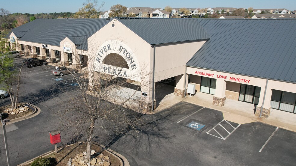 More Photos Of 2001 Club Manor Dr, Maumelle Unknown For Lease