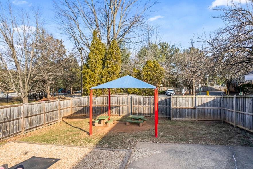 More Photos Of 211 Edds Ln, Sterling Schools For Sale