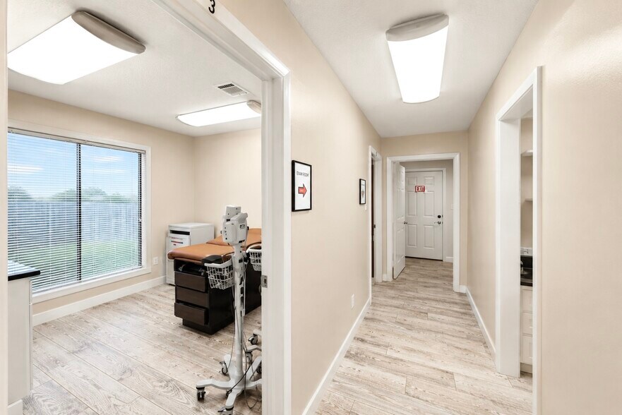 More Photos Of 11111 Jones Rd, Houston Medical For Sale