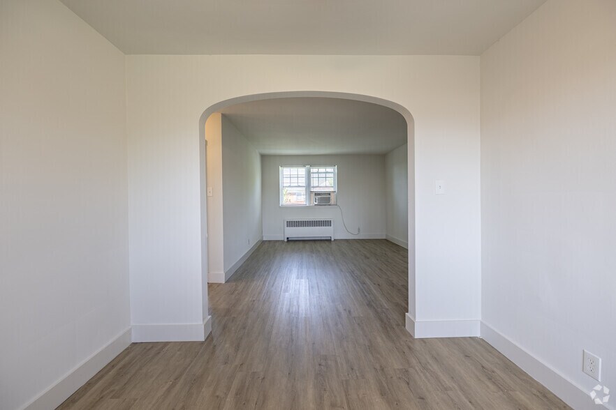 More Photos Of 1100 E Ramblewood Rd, Baltimore Apartments For Sale