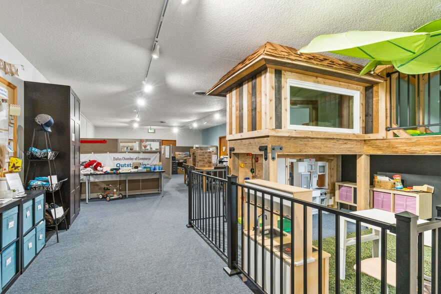 More Photos Of 306 Main St, Dallas Office For Sale