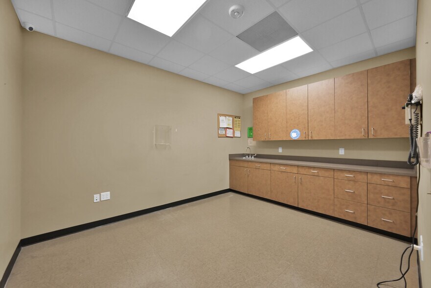 More Photos Of 1126 Rayford Rd, Spring Medical For Sale