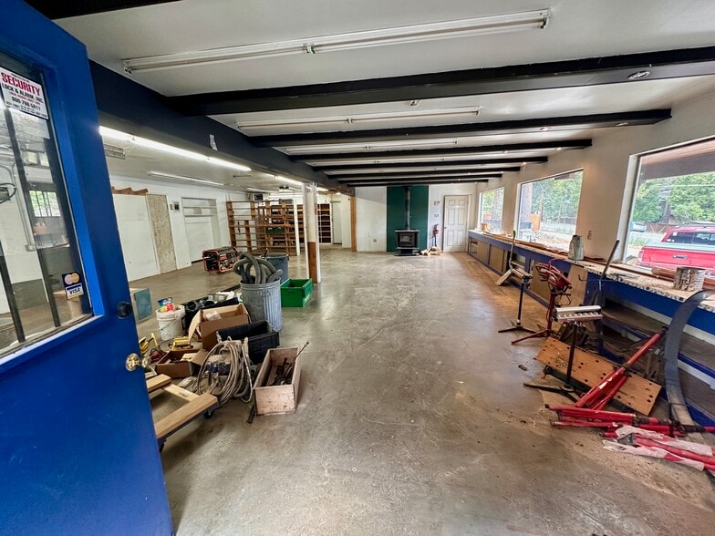 More Photos Of 7062 W Lake Blvd, Tahoma Service Station For Lease
