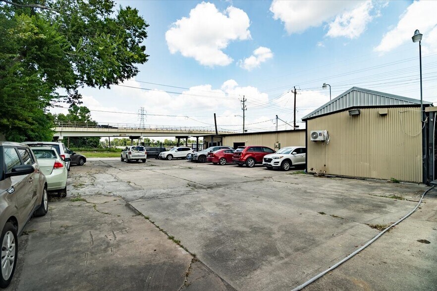 More Photos Of 12969 W Hardy Rd, Houston Warehouse For Sale
