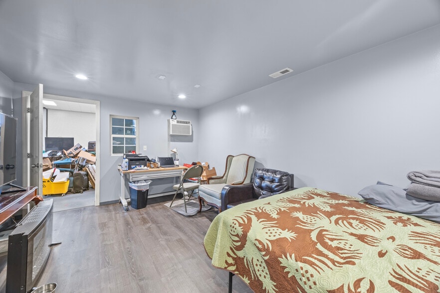 More Photos Of 1120 Dawson St, Wilmington Flex For Sale