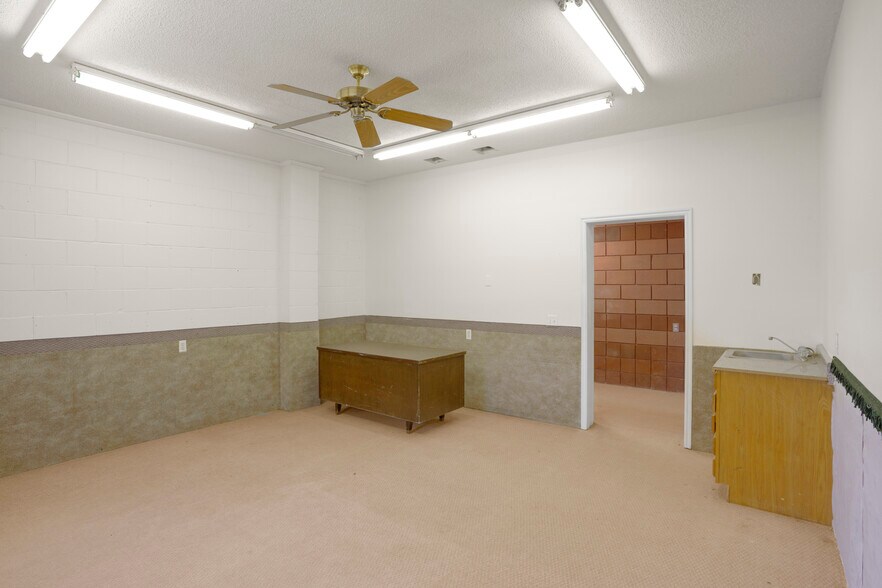 More Photos Of 140 Central St, Colorado City Office For Sale