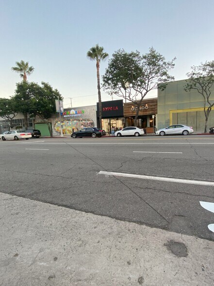 More Photos Of 14566 Ventura Blvd, Sherman Oaks Storefront For Lease