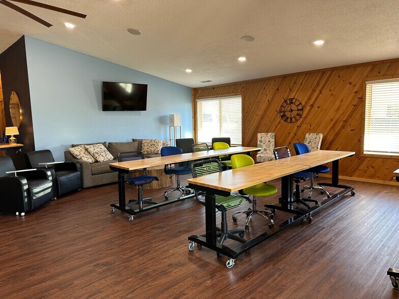 More Photos Of 2213 229th Pl, Ames Office For Lease