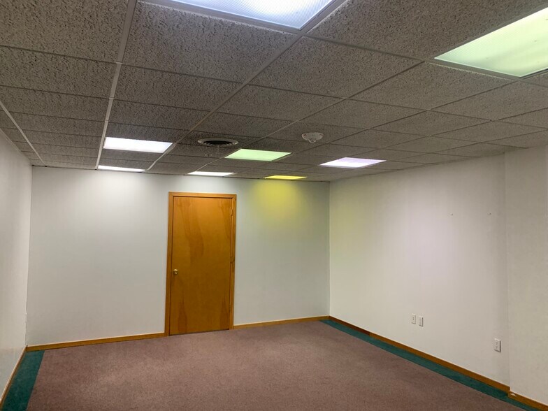 More Photos Of 1100 First State Blvd, Stanton Light Distribution For Lease