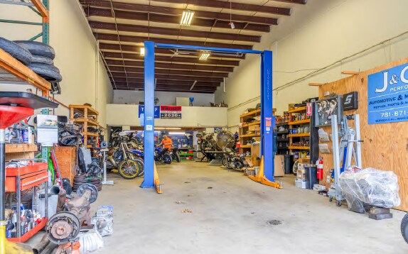 More Photos Of 150 Franklin St, East Bridgewater Service For Sale