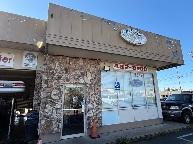 More Photos Of 7349 Fair Oaks Blvd, Carmichael General Retail For Sale