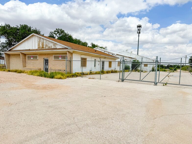 Primary Photo Of 4710 Andrews Hwy, Odessa Warehouse For Sale