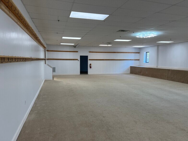 More Photos Of 4388 Sudderth Rd, Buford Warehouse For Sale