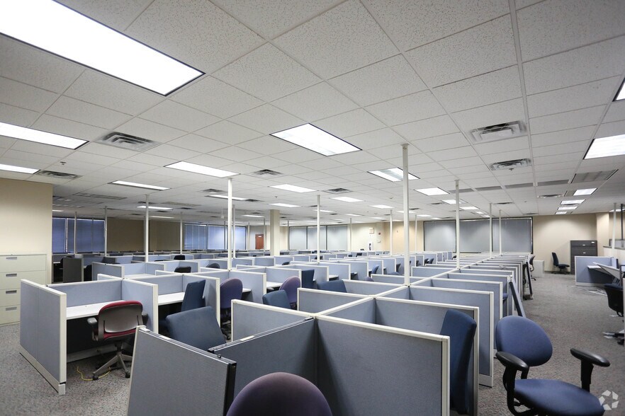 More Photos Of 2070 Little Hills Expy, Saint Charles Office For Sale