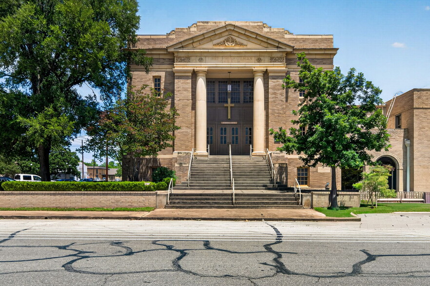 Primary Photo Of 800 Jefferson St, Kerrville Religious Facility For Sale