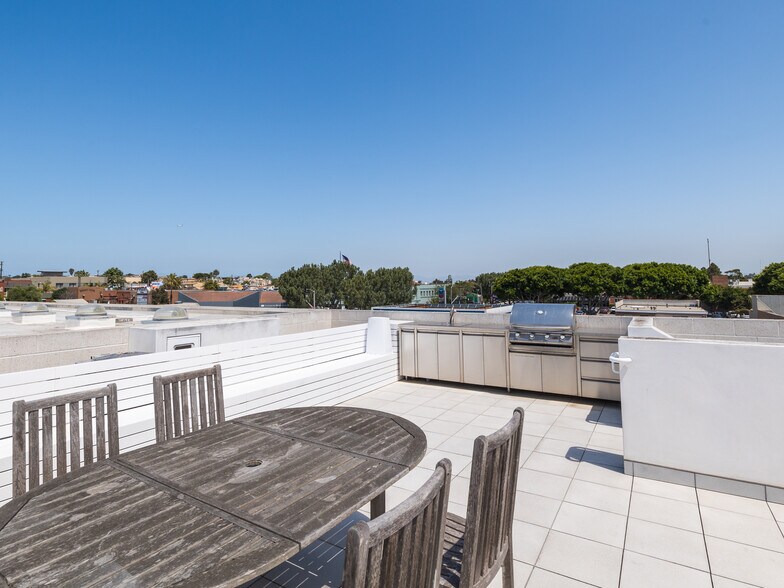 More Photos Of 208 Main St, El Segundo Loft Creative Space For Sale