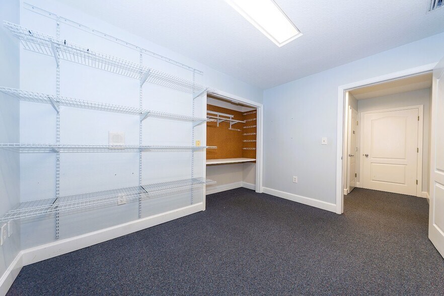 More Photos Of 2001 Manatee Ave E, Bradenton Office For Lease