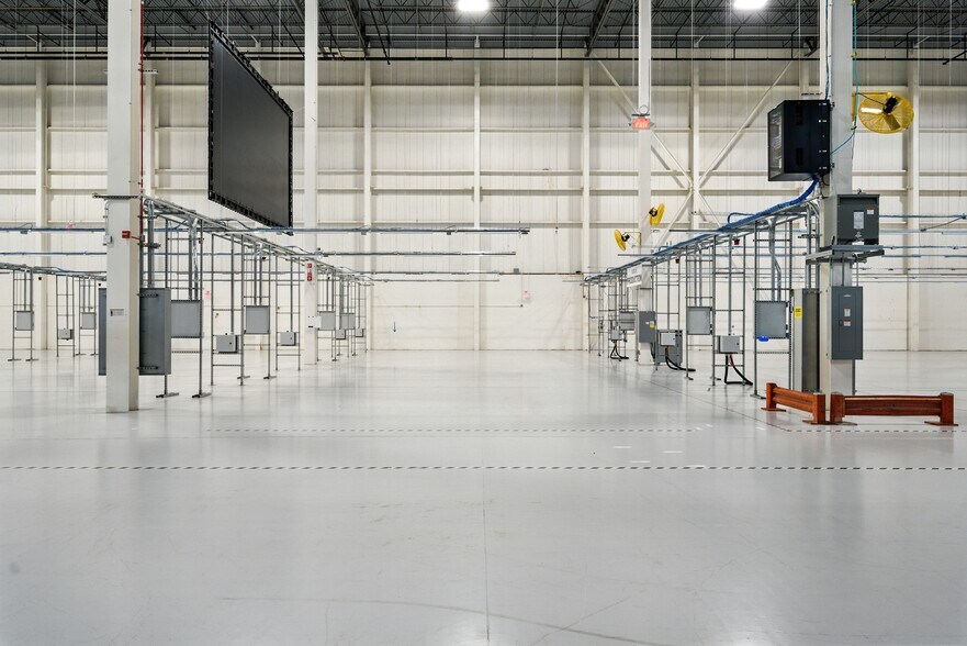 More Photos Of 1920 Innovation Way, Libertyville Manufacturing For Lease