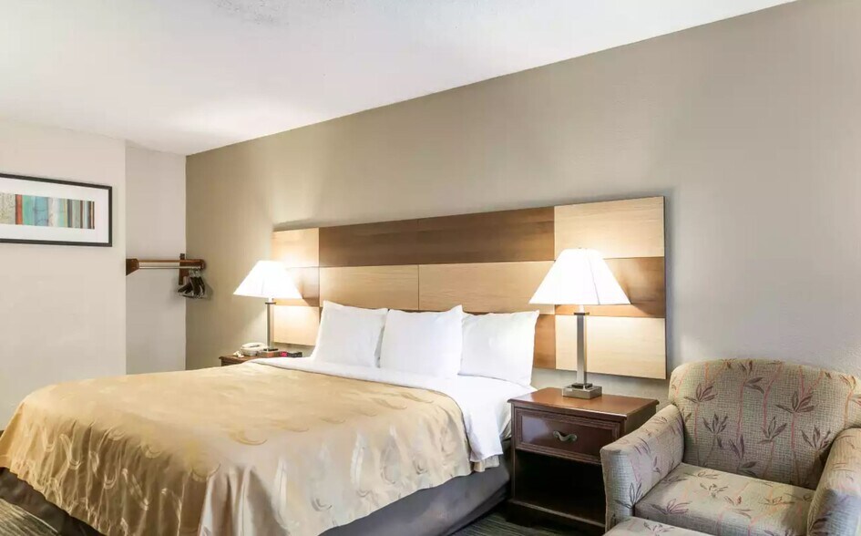 More Photos Of 631 E Barbour St, Eufaula Hotel For Sale