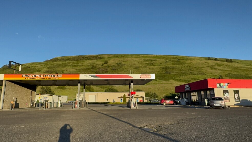 Primary Photo Of 533 W Main St, Dayton Service Station For Sale