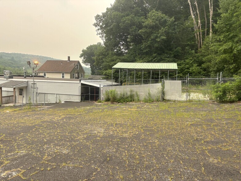 More Photos Of 2407 Winsted Rd, Torrington Freestanding For Sale