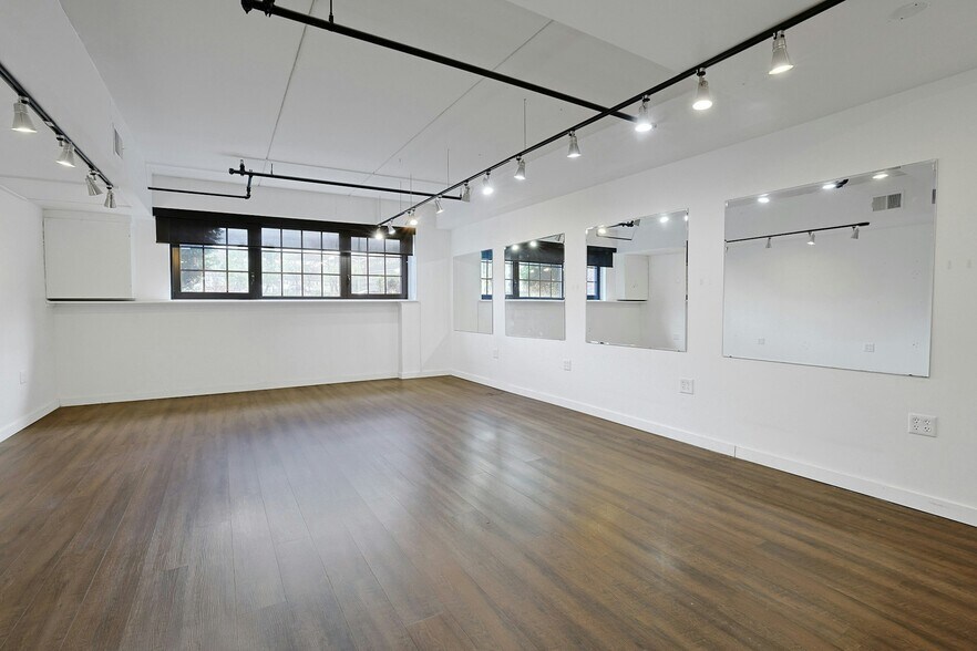 More Photos Of 74 Lafayette Ave, Suffern Storefront Retail Office For Lease