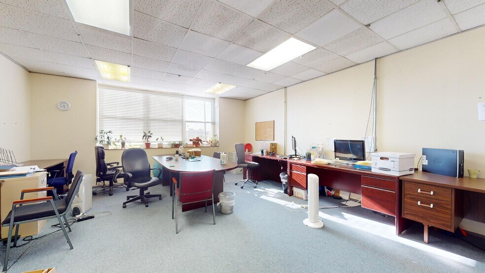 More Photos Of 1327-1331 Macklind Ave, Saint Louis Office For Sale