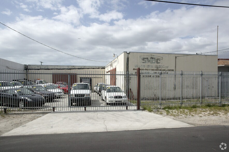 More Photos Of 3636 NW 48th Ter, Miami Manufacturing For Lease