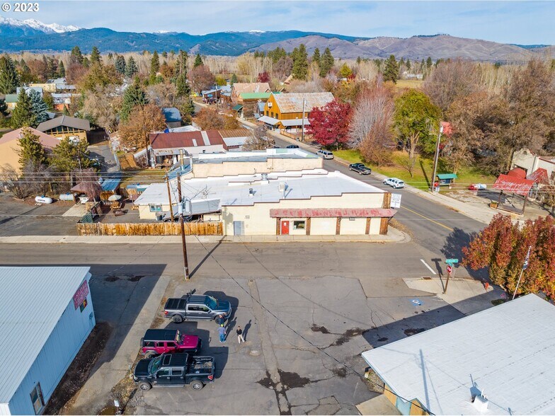 More Photos Of 105 N Main St, Halfway Restaurant For Sale