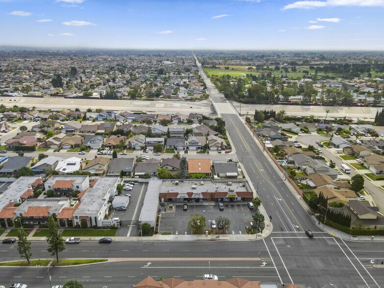 More Photos Of 20942-20948 Bloomfield Ave, Lakewood Storefront For Sale