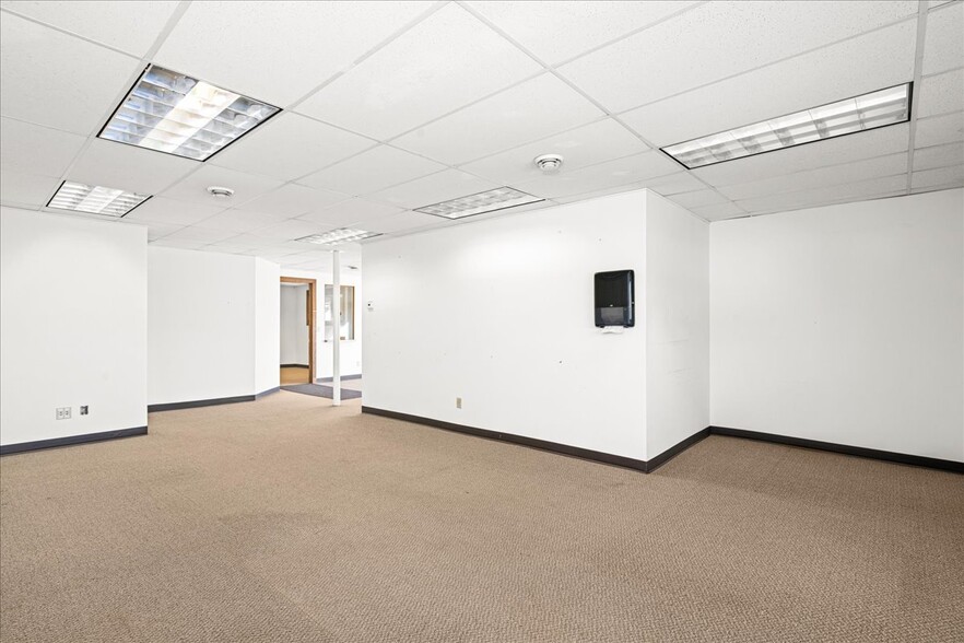 More Photos Of 1103 Avenue B, Cloquet Office For Lease
