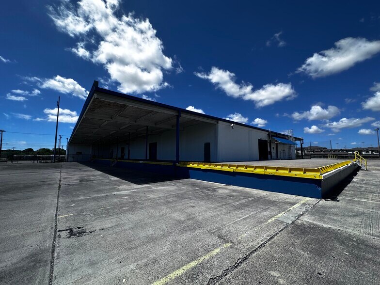 More Photos Of 2510 Lipan St, Corpus Christi Distribution For Sale