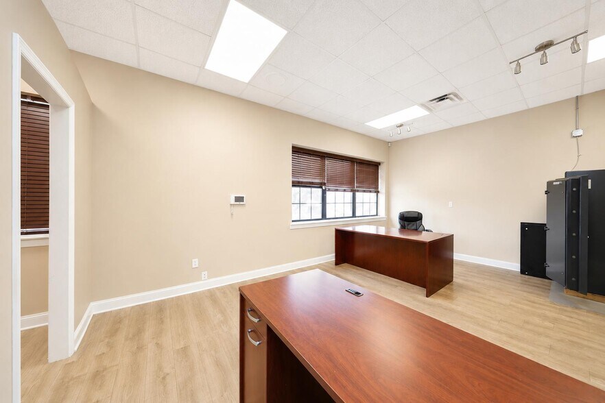 More Photos Of 4364A Victory Blvd, Staten Island Industrial For Sale