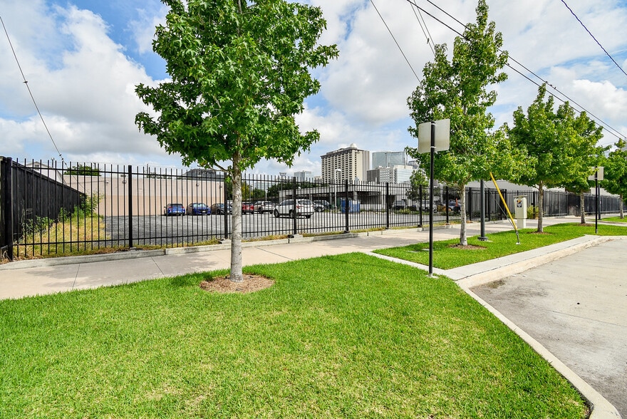 More Photos Of 2323 San Jacinto St, Houston Freestanding For Lease