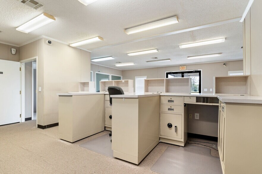 More Photos Of 5674 AL Highway 68, Collinsville Bank For Sale