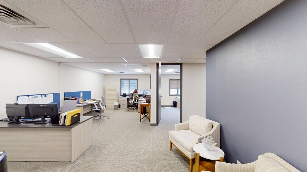 More Photos Of 1650 N Arlington Heights Rd, Arlington Heights Office For Lease